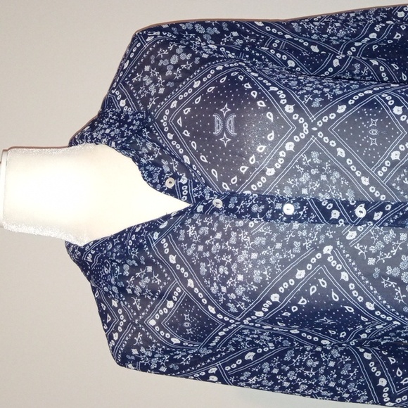 Denim Jeans & Casuals - Printed Button Up - Large - Picture 2 of 10